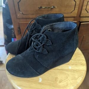 Toms Black Wedge Shoes with Suede Finish